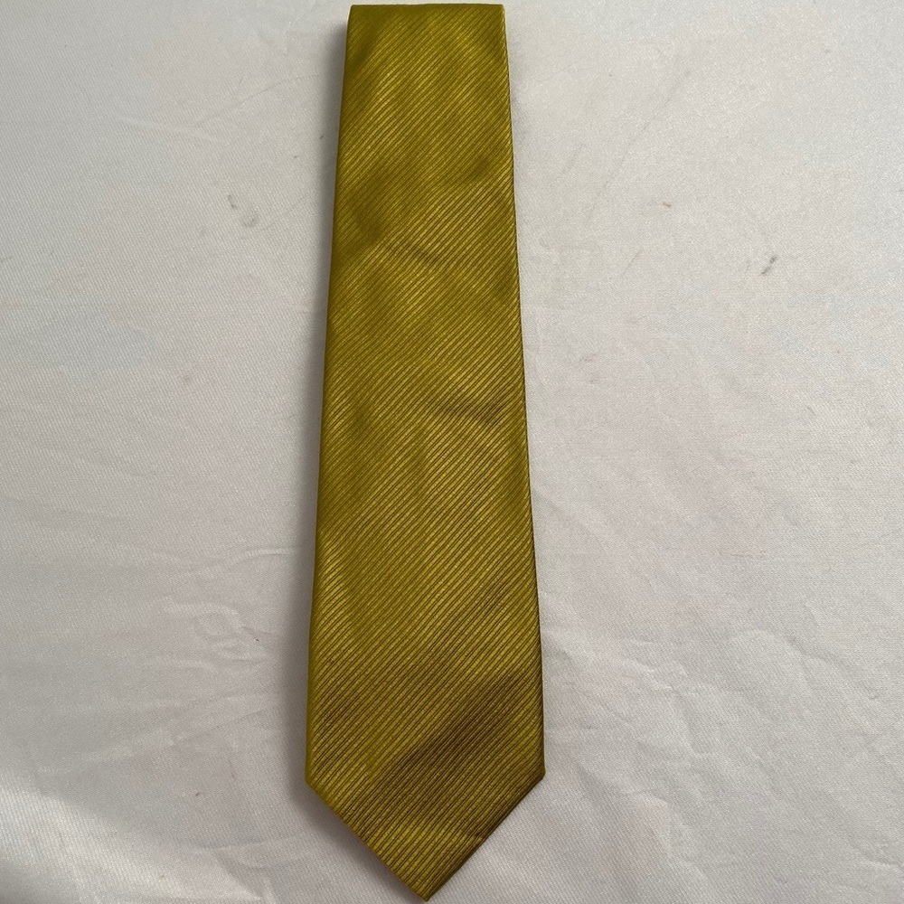 Saks Fifth Avenue Exclusive vintage gold silk tie